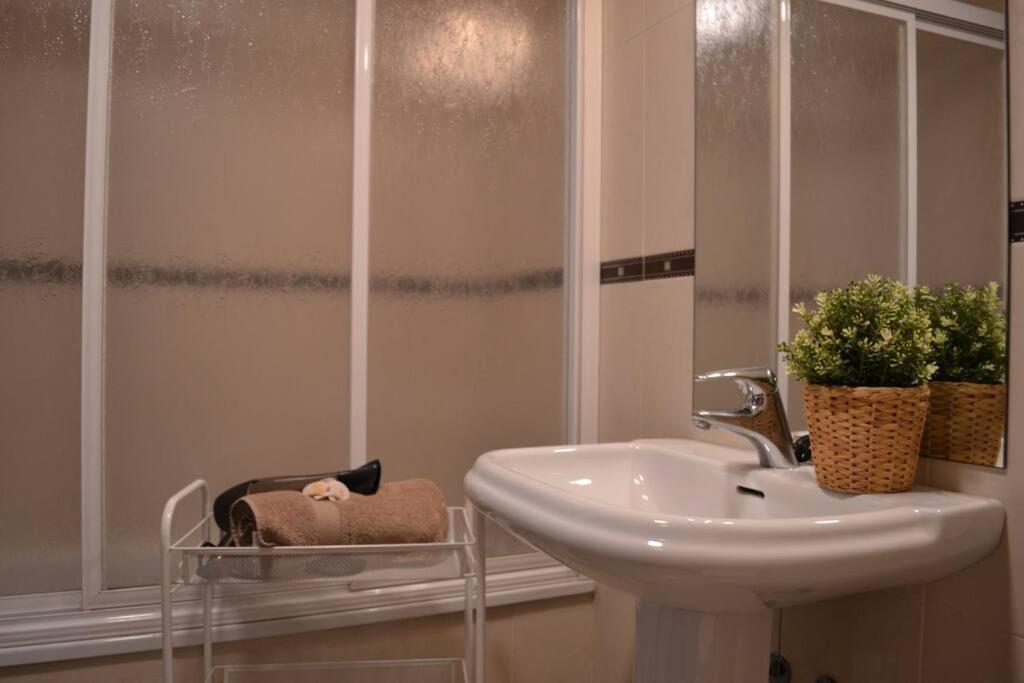 Precioso Apartamento En Primera Linea De Playa En Калета-де-Велес Екстер'єр фото
